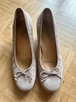 Paul Green Pumps in beige Wildleder Gr. 7 40/40,5 Neuhausen-Nymphenburg - Neuhausen Vorschau