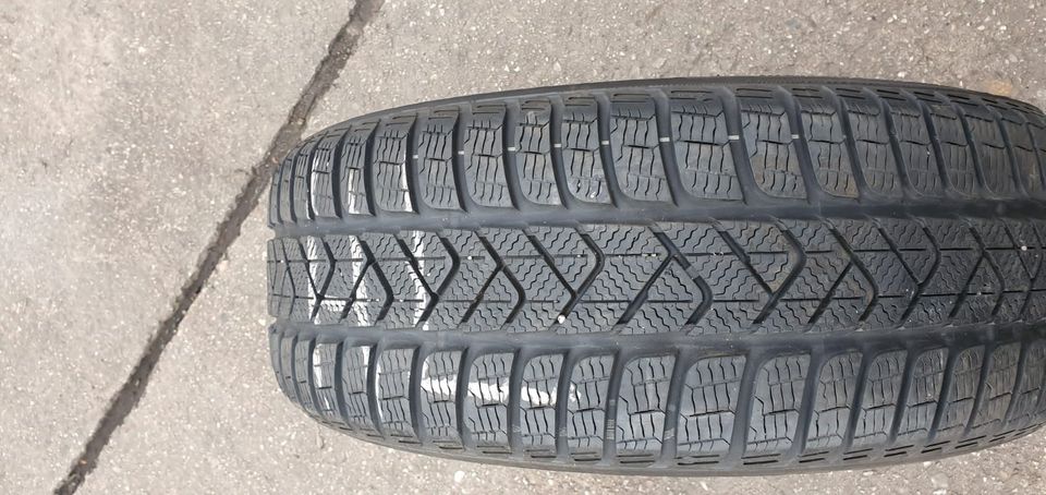 Winterreifen Pirelli Sottozero 3 215 55 R17 94H 6,5mm in Colditz