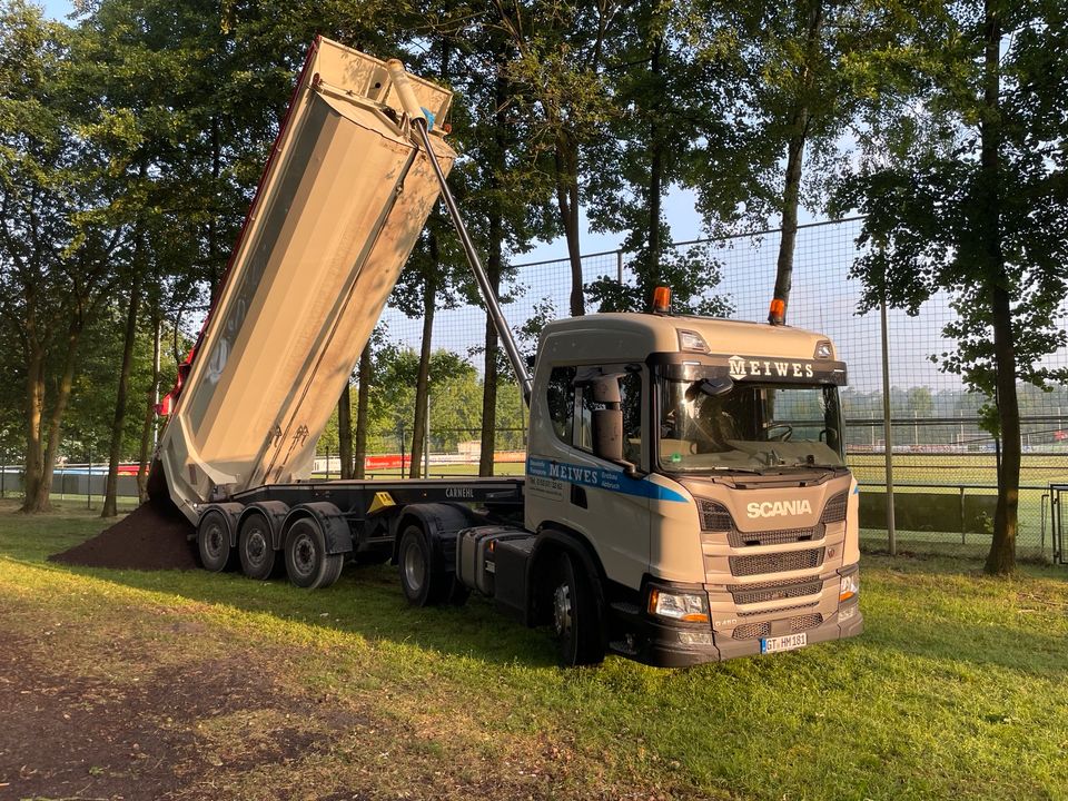 Gesiebter sandiger Mutterboden Muttererde Oberboden Rasenerde in Schloß Holte-Stukenbrock