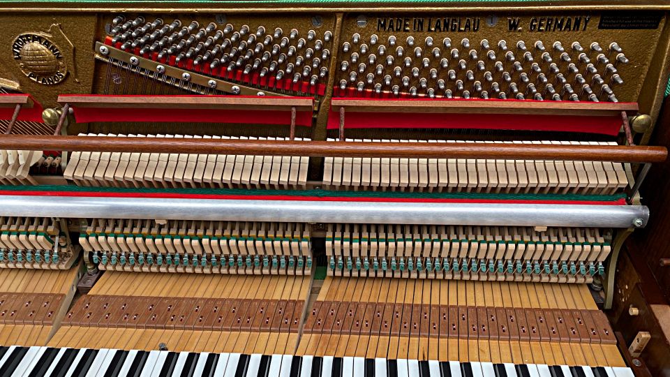 Gut erhaltenes Markenklavier W. Hoffmann 107 in Markt Indersdorf