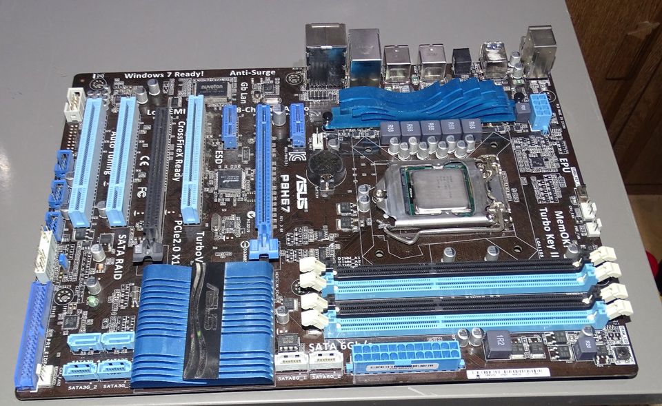 ASUS P8H67, LGA 1155/Socket H2, Intel H67(B3) Motherboard DDR3 in Stutzenklinge