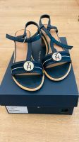 Tommy Hilfiger Damen Riemchen Sandale Gr. 36 blau / midnight Nordrhein-Westfalen - Wetter (Ruhr) Vorschau