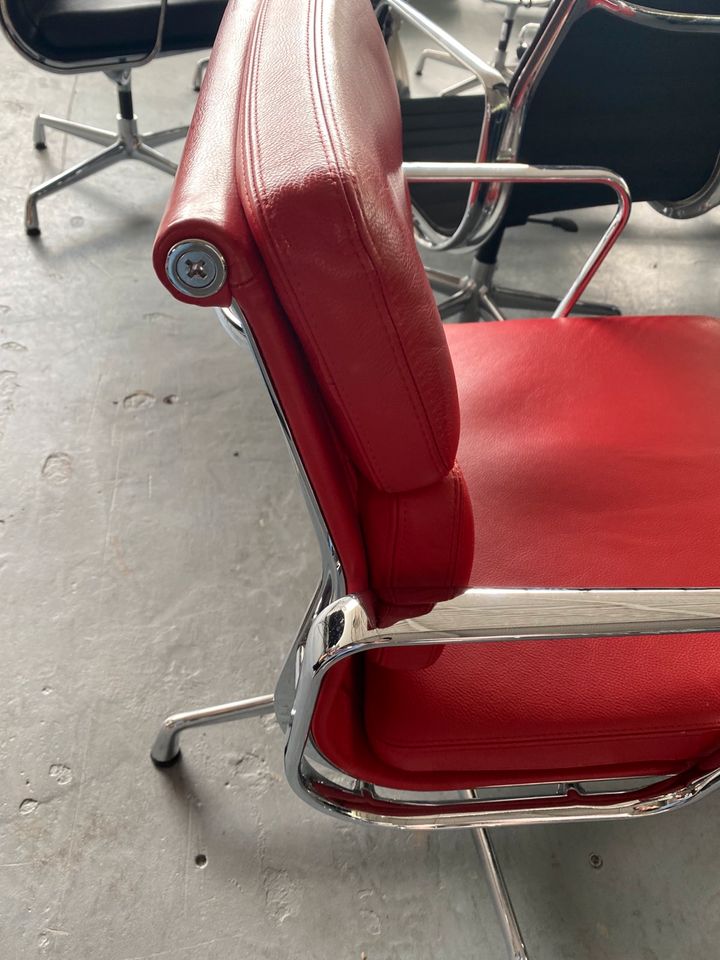 Vitra soft pad chair EA 208 Leder rot in Wiesbaden