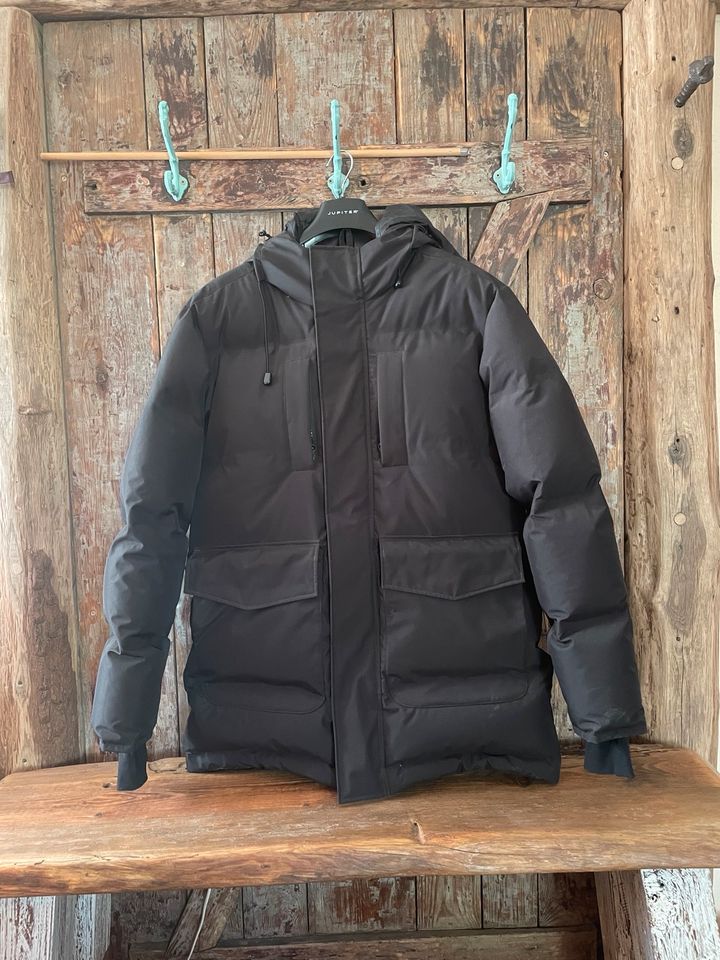 Dicke warme Winterjacke Daunenjacke Black Mountain in Wermsdorf