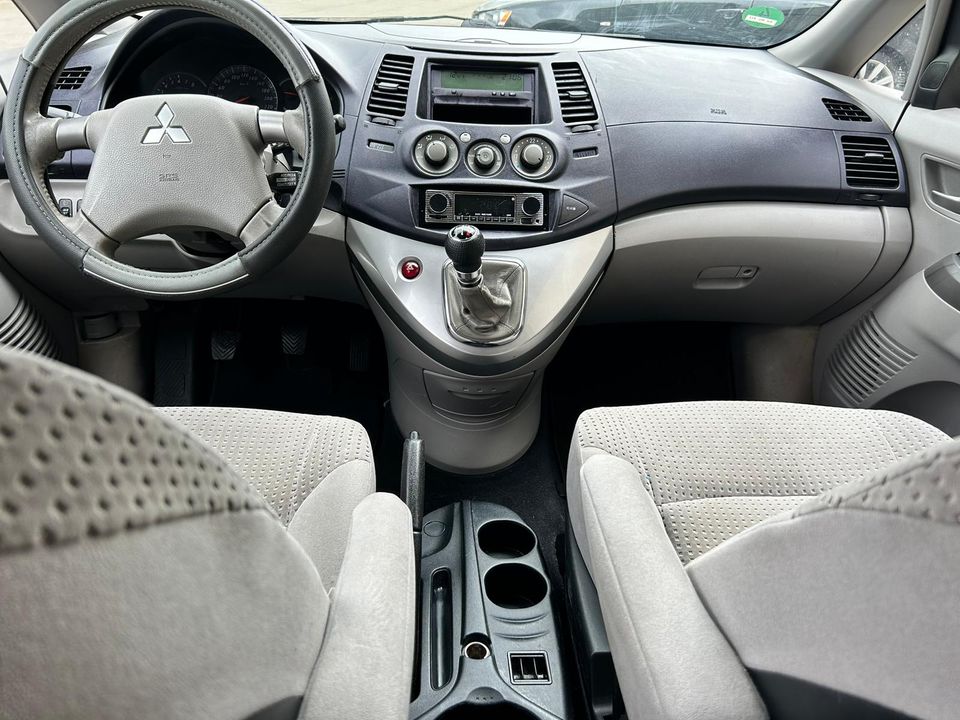 Mitsubishi Grandis 2.4 6 Sitzer in Saarlouis