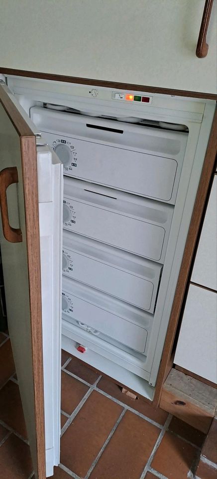 Tiefkühlschrank Einbau Siemens in Weilrod 