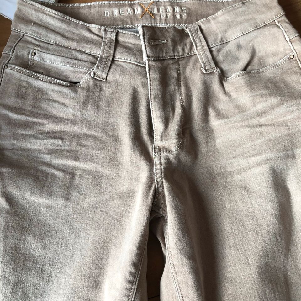 MAC Damen Jeans neu und ungetragen creme Gr. M Inch 32/3 in Schlaitdorf