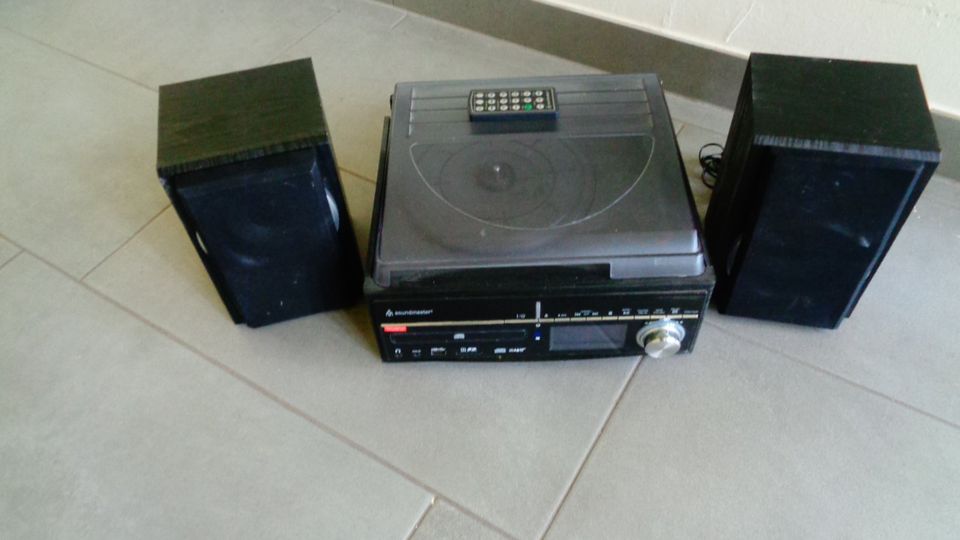 Stereoanlage mit Radio,CD  Cassette  Plattenspieler Fehrnbediehnu in Halle