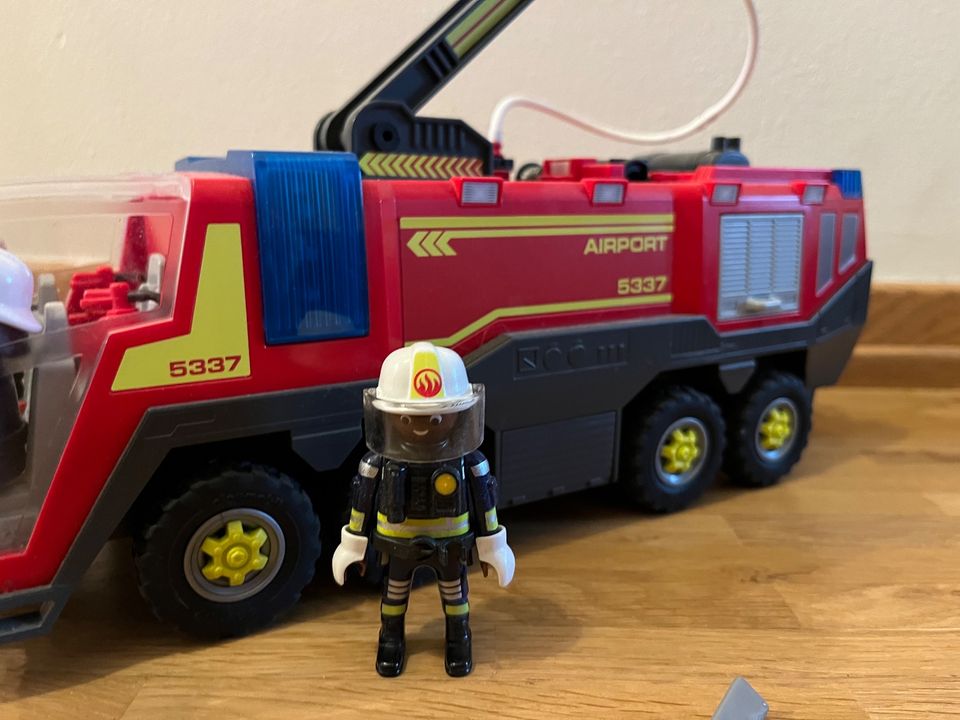 Playmobil Feuerwehr Airport 5337 in Hamburg