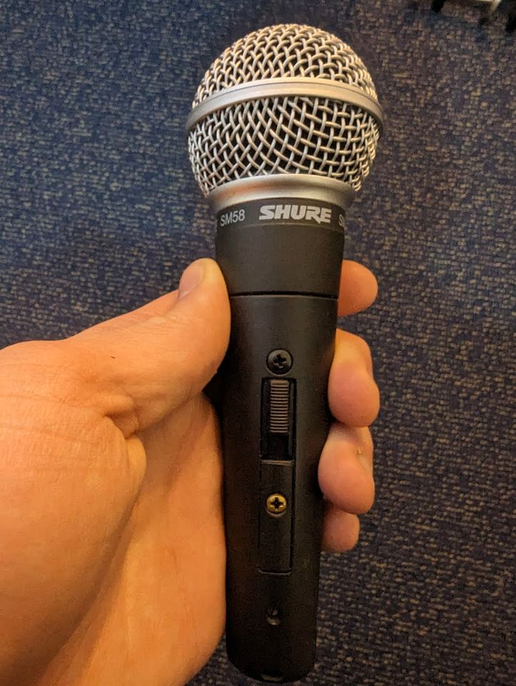 Shure SM58 + Zubehör + Mikrofonständer in Coburg