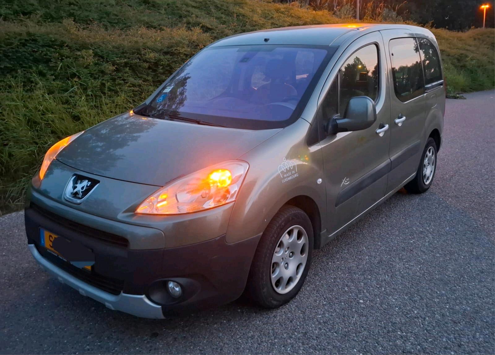 Abbildung des Autos Peugeot partner tepee 1.…