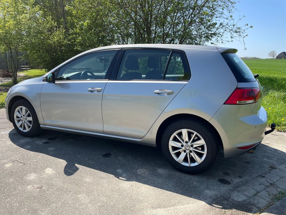 Volkswagen Golf 7 VII 1.4 TSI 90kW Comfortline Scheckheftgepflegt in Bredenbek (bei Rendsburg)