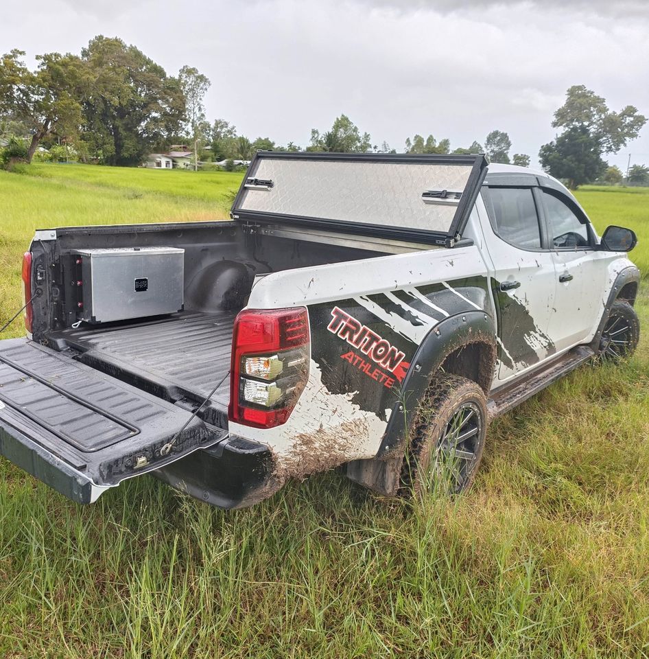 BLACKBOX schwenkbare Alu Staubox für Mitsubishi L200 / Fiat Fullback Pickups in Wiesbaden