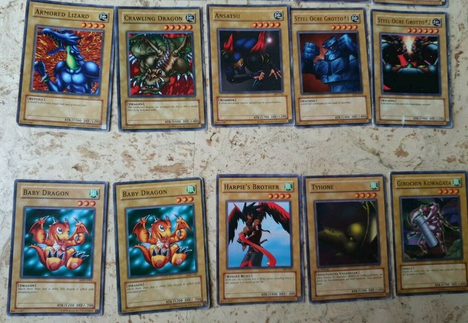 Yu-Gi-Oh verschiedene Karten (97 Karten und 24 Hüllen) in Breidenbach 