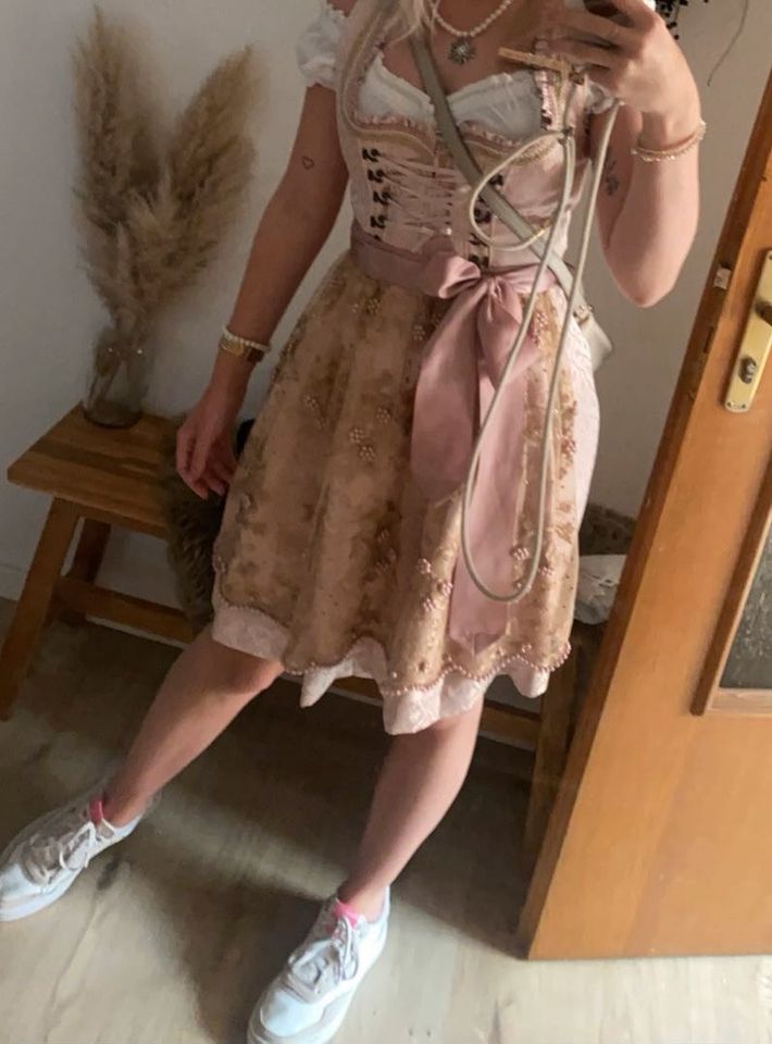 Krüger Dirndl beige / rosa mit Details / Perlen in Eschau