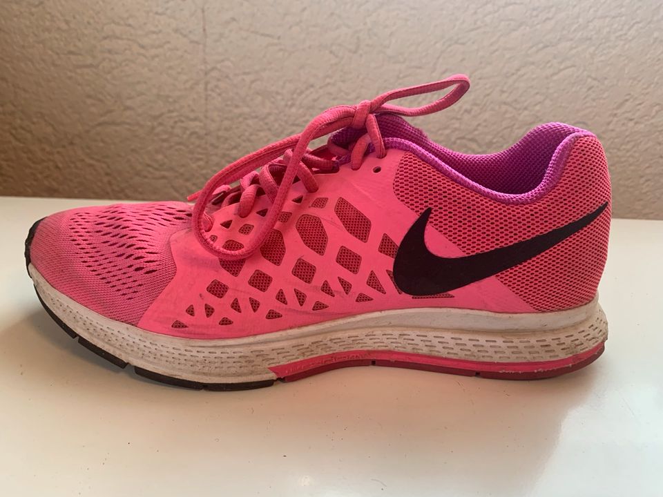 Nike Air Zoom Pegasus 31 Pink Laufschuhe Sneaker Damen 40 25,5cm in Dürbheim