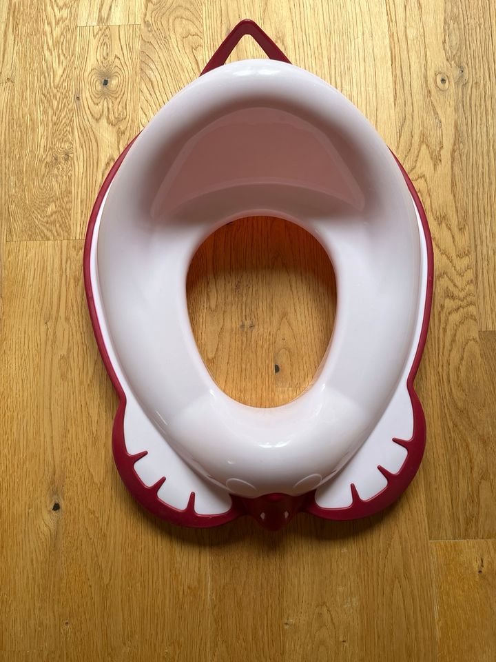Toilettenaufsatz, Kinderhocker und Töpfchen in Bendestorf