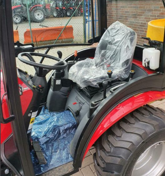 Allradtraktor 26 PS Winterdienst Kabine Schild Streuer Frühbezug in Berne