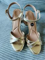 Damen-Riemen Sandale High Heels gold Sommer Sachsen - Hartmannsdorf Vorschau
