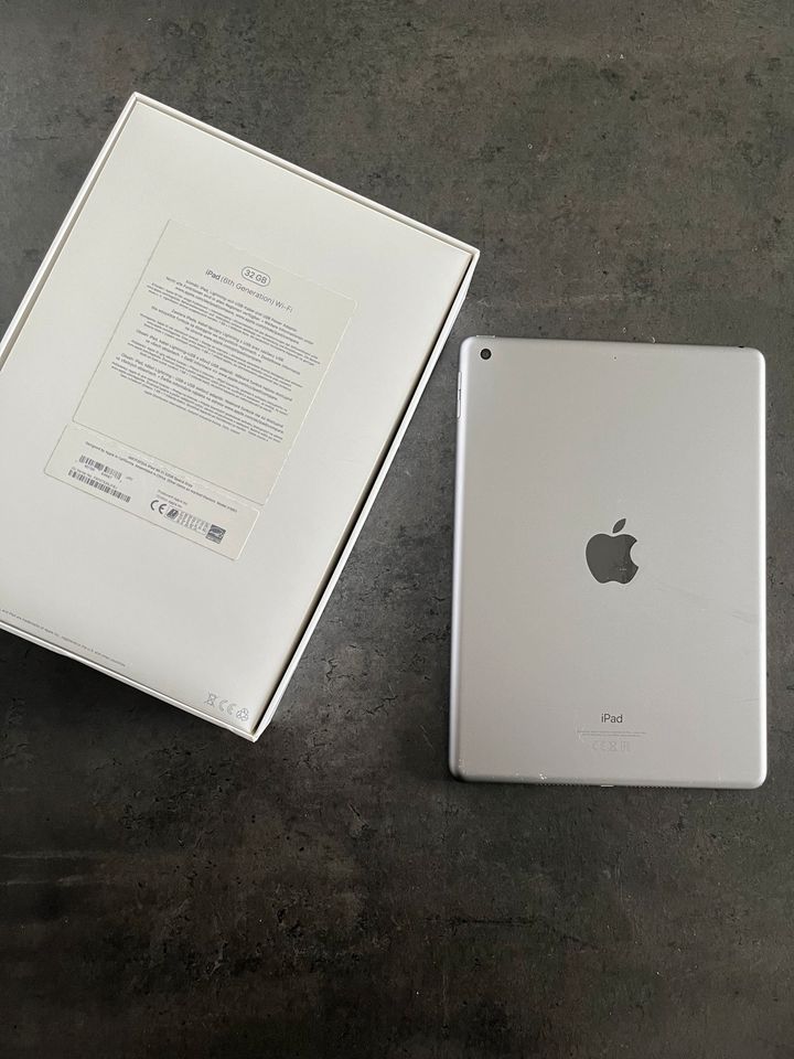 Apple iPad 6th Generation 2018 32 GB mit Apple Pencil in Hamburg