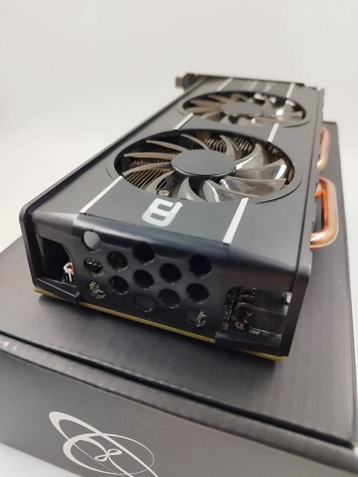 Grafikkarte XFX Radeon HD 6870 mit 1 GB Speicher in Hasselroth