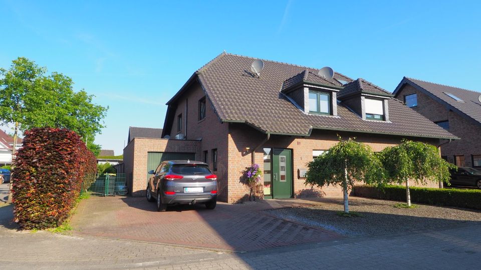 Tolle Doppelhaushälfte mit Garage auf einem großen Grundstück im beliebten Reichswalde in Kleve