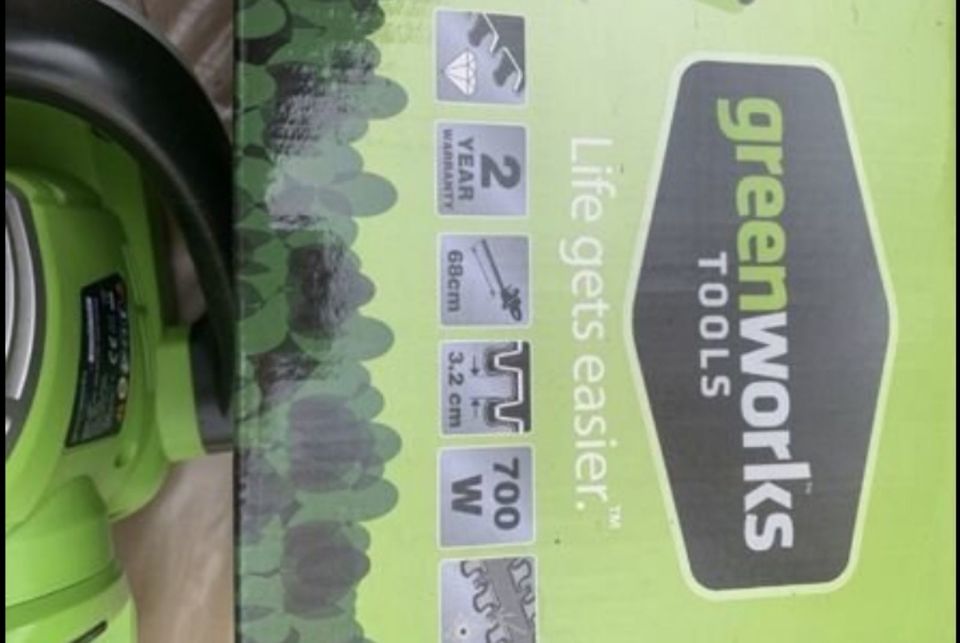 Elektrischer Gartentrimmer von Greenworks in Friedland