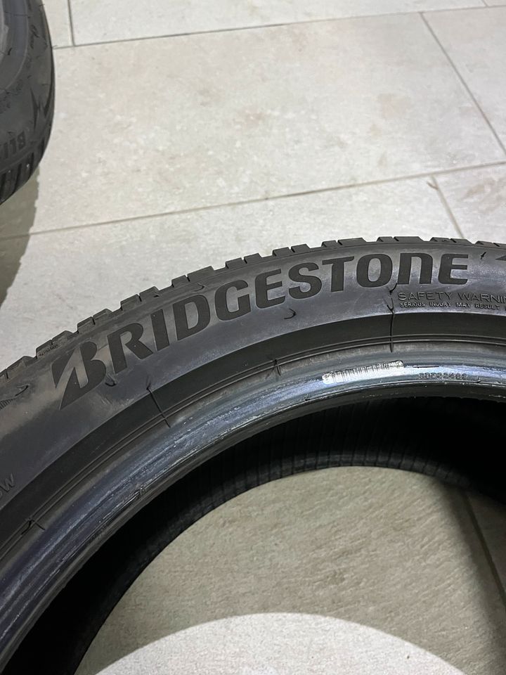 2x Winterreifen Bridgestone 215/50/18 92V in Gummersbach