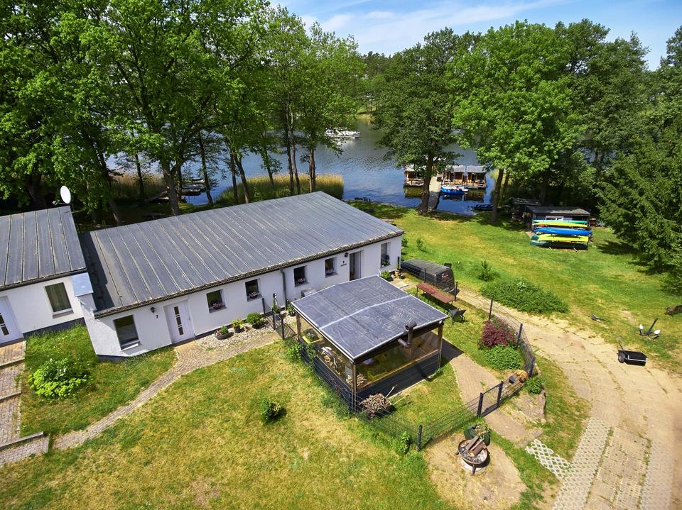 Ferienhaus am See mit Steg, Motorboot, E- Bikes, Paddelboote, SUP in Rheinsberg