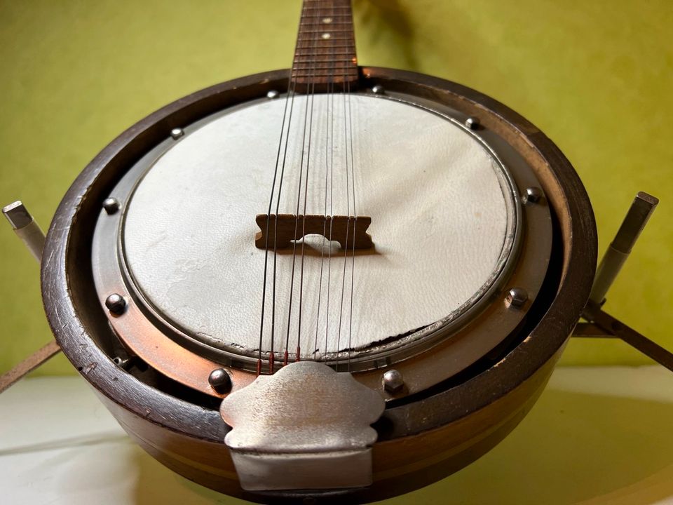 Musikinstrument Banjolele (60cm lang) mit Deko-Halterung in Bocholt