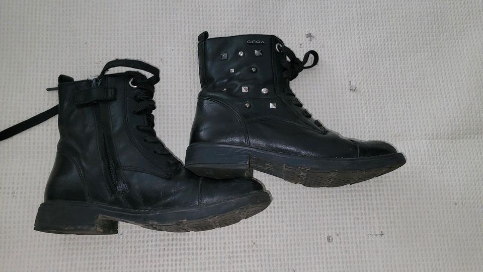 GEOX Boots/Halbstiefel Leder schwarz, Gr. 30 in Hiddenhausen