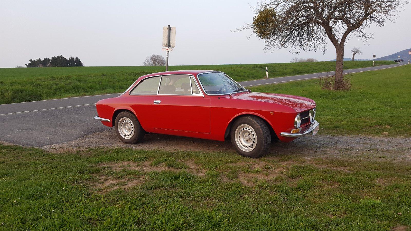 Abbildung des Autos Alfa Romeo GT Bertone 2 …