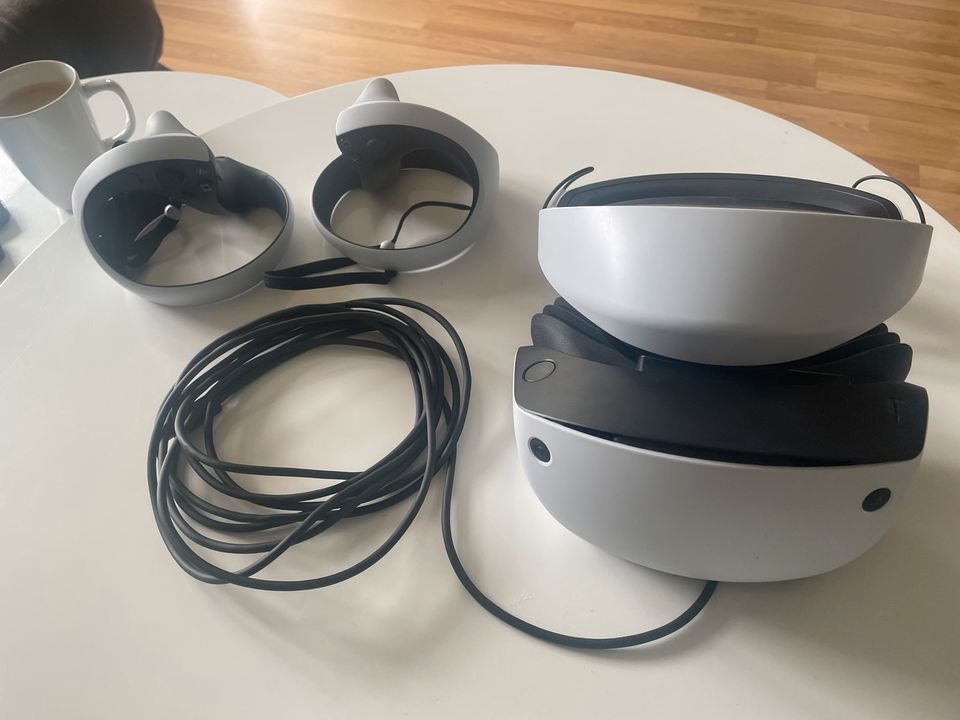 VR Brille PlayStation 5 wie neu nicht oft benutzt und einem Spiel in Leverkusen