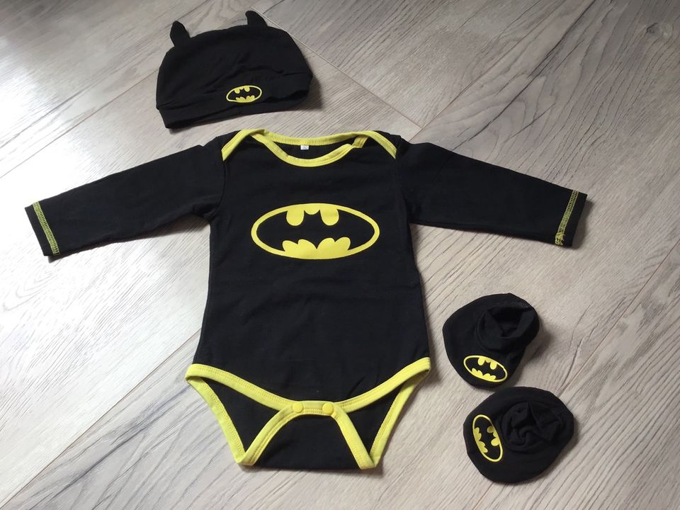 Baby Langarm Body Set Batman Mützchen Schühchen Gr 80 NEU in Hiddenhausen