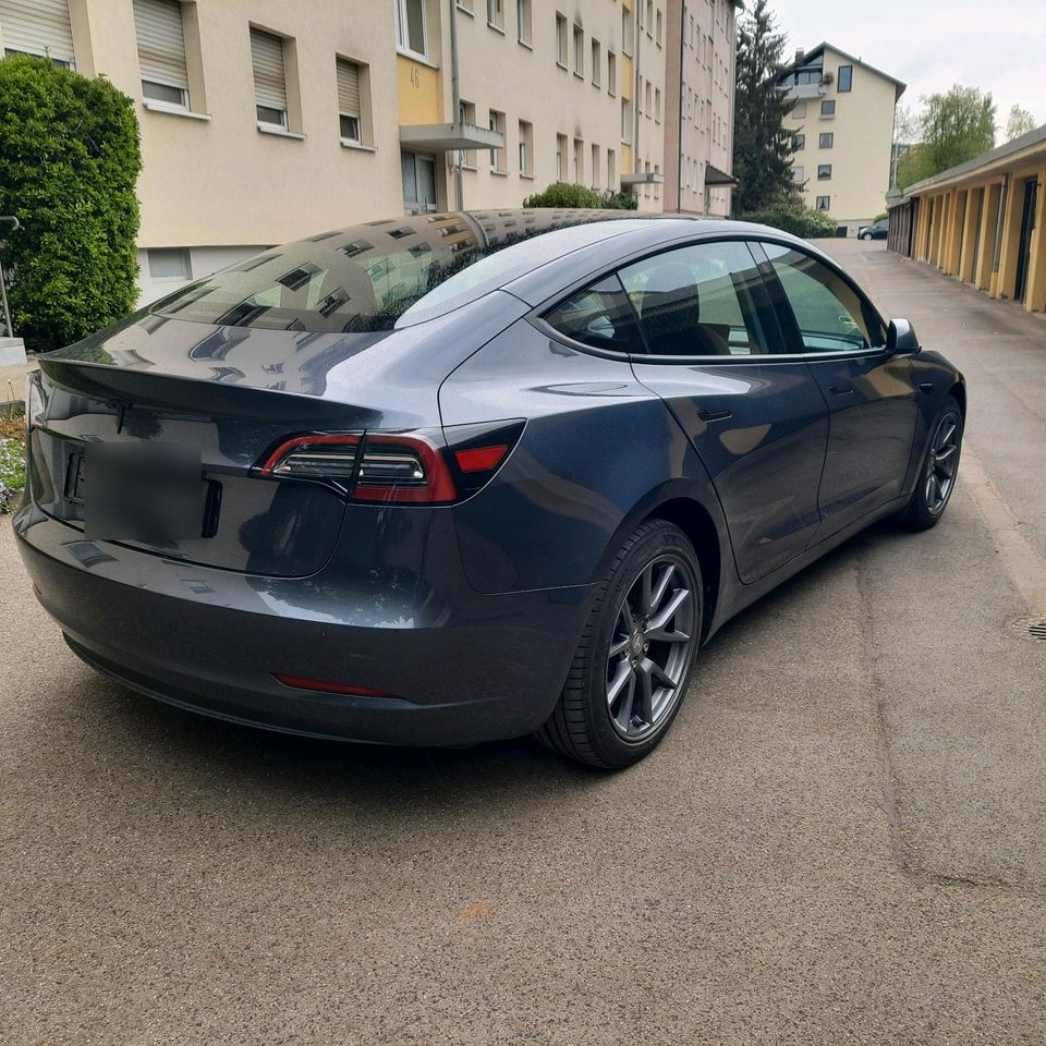 Tesla Model 3 in einwandfreiem Zustand. in Singen