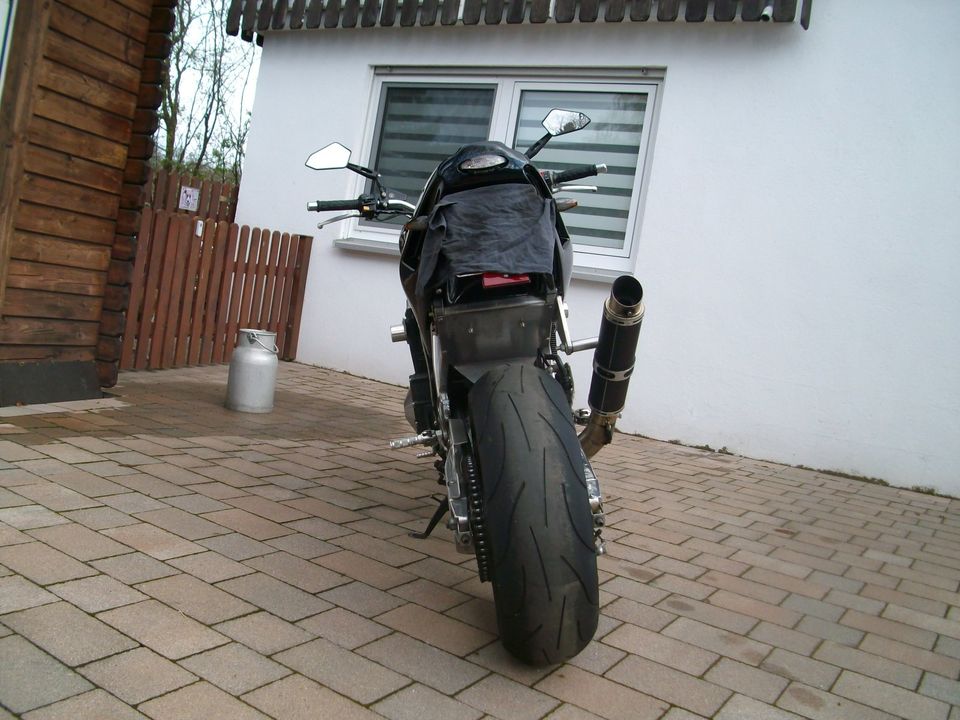 Suzuki GSX/R 1100 GV 73 C in Schönbrunn