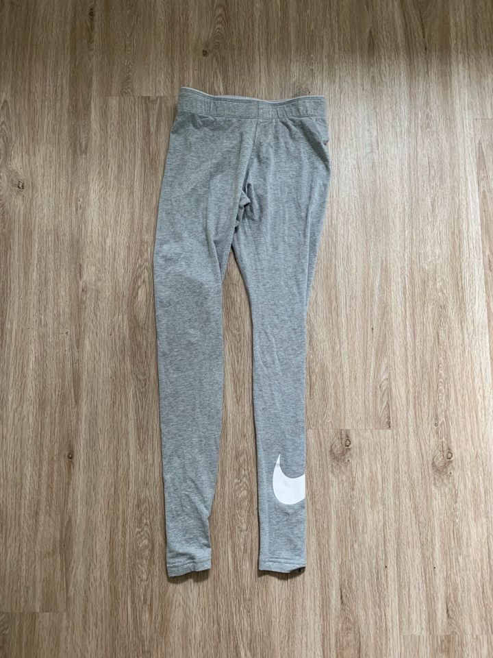 Nike Leggings grau in Merzig