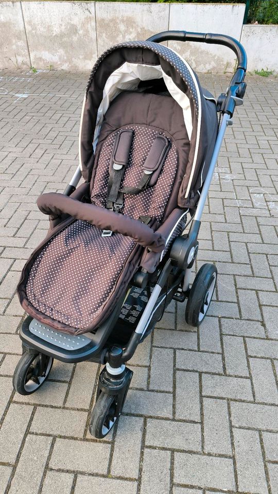 Kinderwagen mit Babyschale und Buggyfunktion mit viel Zubehör in Magdeburg