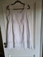 Sommerkleid weißen der Größe 42/44 Düsseldorf - Benrath Vorschau