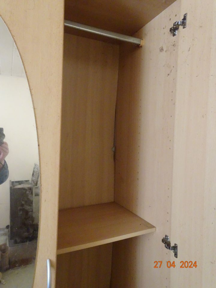 Kleiderschrank buche NB 3-Türer in Schkopau