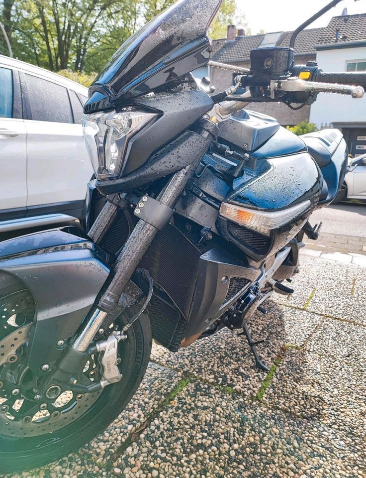 Suzuki GSX 1300cc / BK/ Yoshimura Anlage vom Werk /TÜV Neu in Duisburg