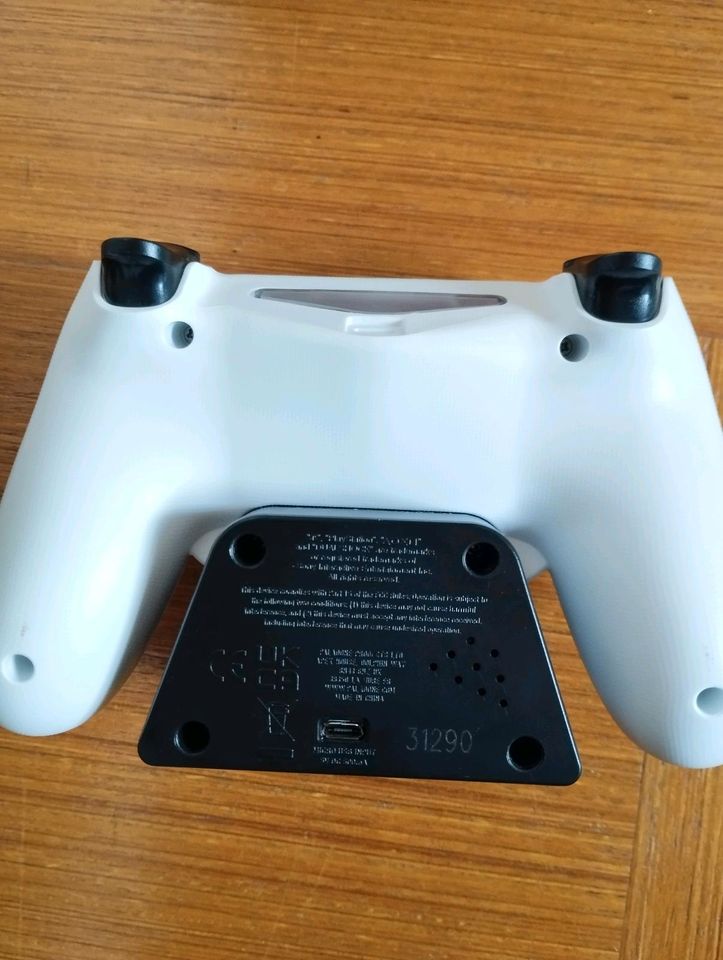 "Wecker" PlayStation Controller, wie neu in Bodenwerder