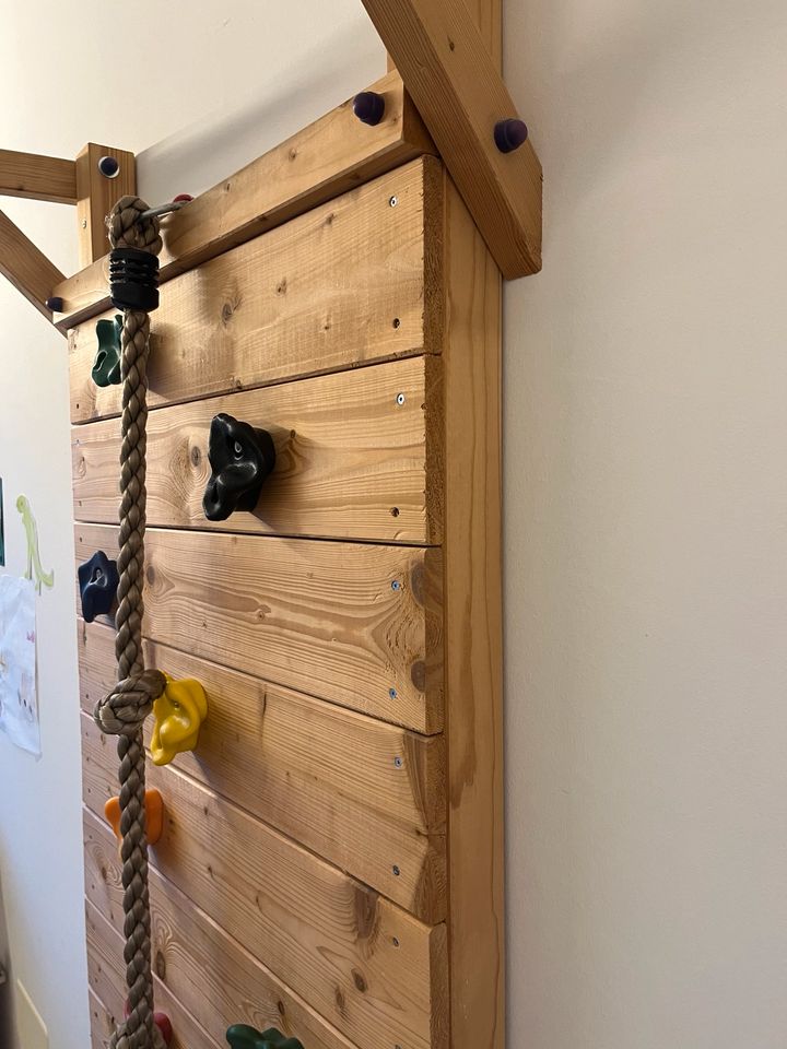 Kletterwand Kinder Klimmzugstange Klettern Holz in Weihmichl