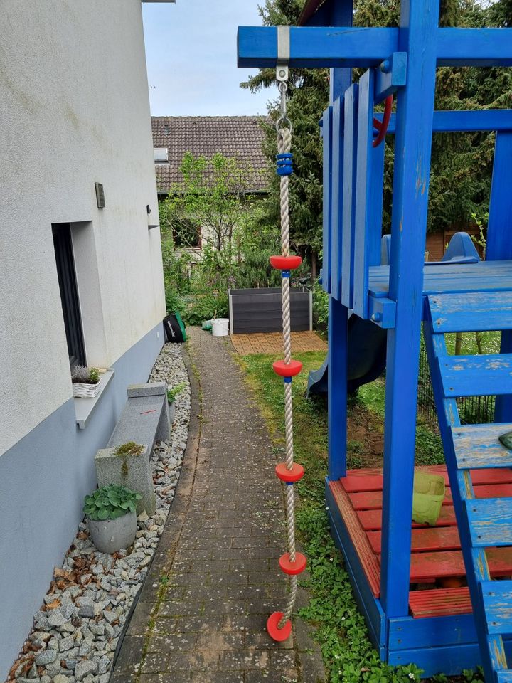 Spielturm mit Rutsche und Sandkasten (Wickey) in Nußloch