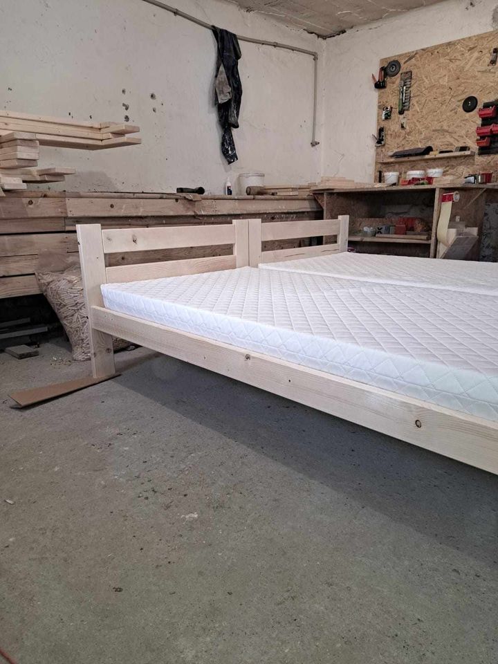 140x200 cm Neu Holz Bett Massivholzbett mit Lattenrost Betten in Schweitenkirchen