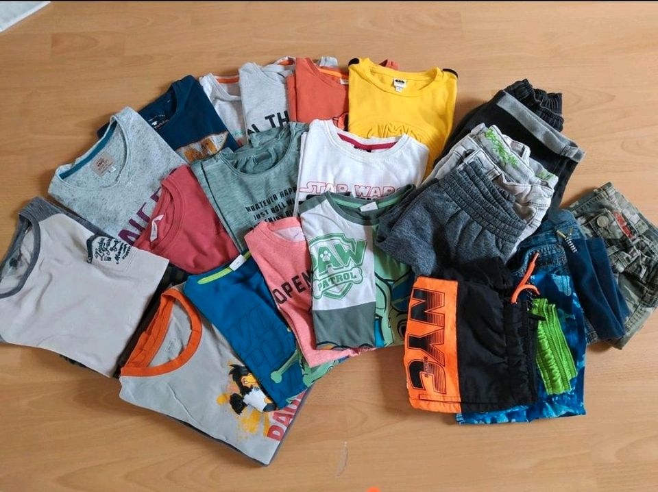 Kleiderpaket für Jungen Gr. 140 in Mengen