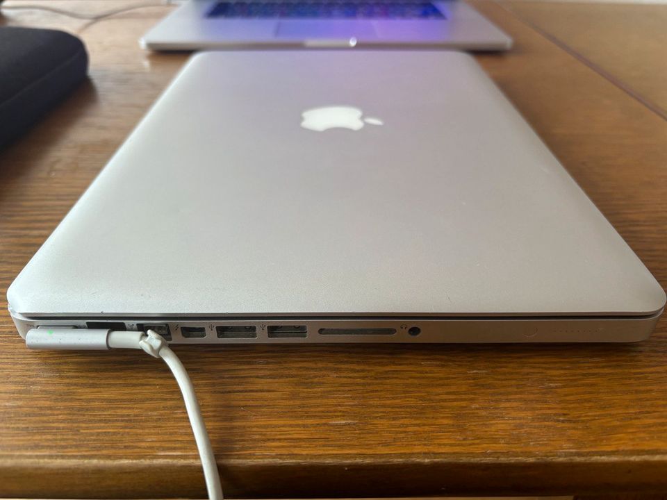 Apple MacBook Pro Ende 2011 - 2,4Ghz i5 - 8gb RAM - 250GB SSD in Leipzig