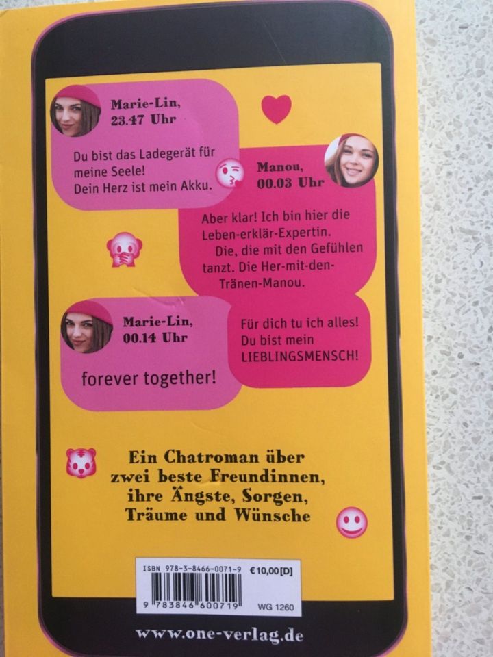 Buch "Mädchen auf WhatsApp" in Liebenau