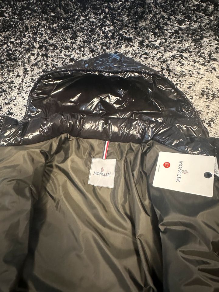 Moncler Jacke mit Daunenjacke in Hiddenhausen