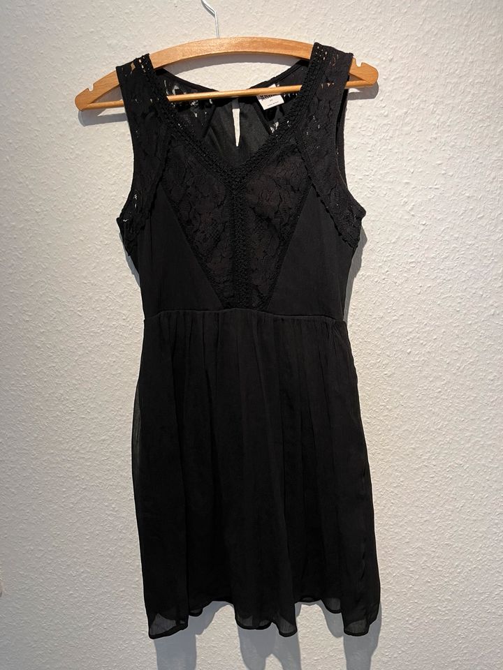 Schwarzes Kleid Vero Moda Gr. XS in Oberhausen